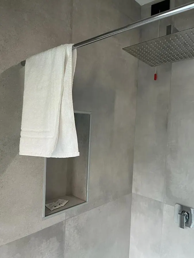 Teodorico Room & Apartment Verona Gæstehus