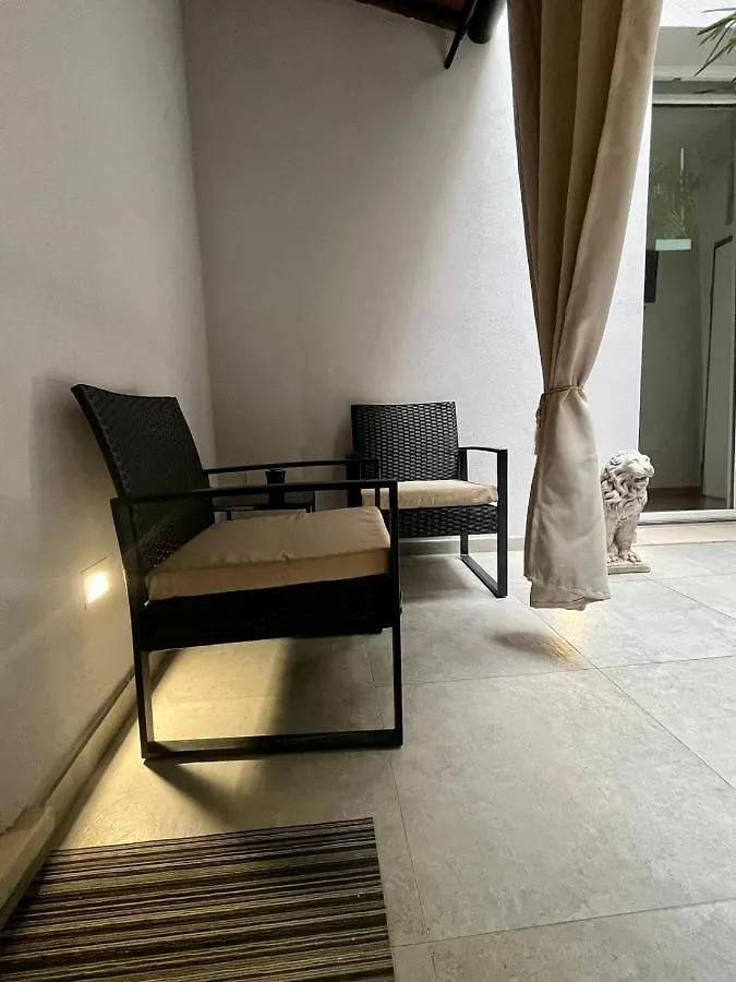 Teodorico Room & Apartment Verona Gæstehus